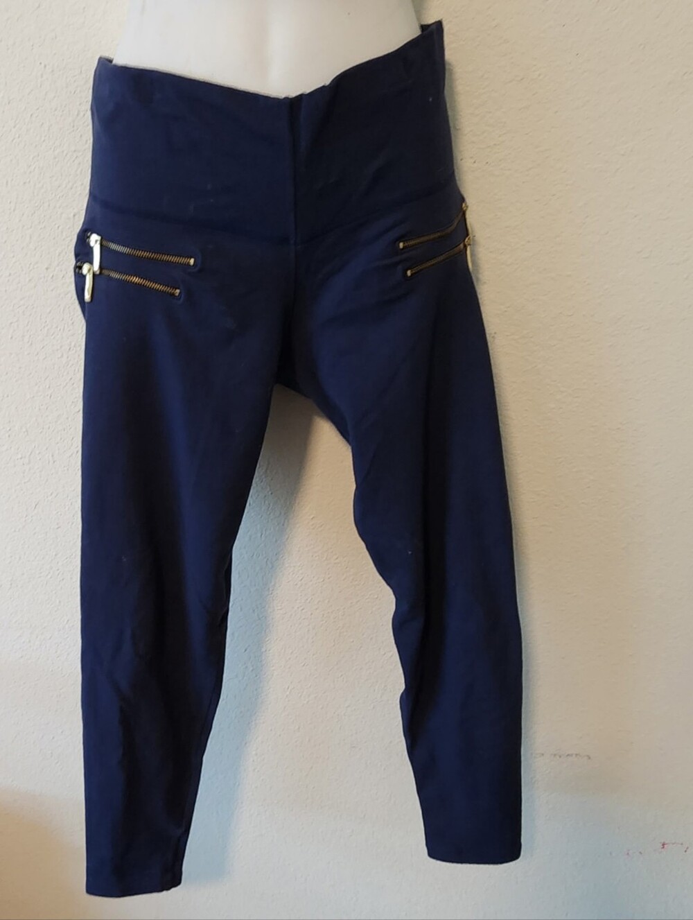 Large / L (Equivalent to Colombia Sz 12 / US Sz 7 in leggings)